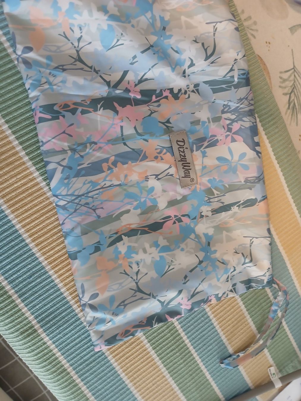 Mäntel: Leichte Regenmantel, Gr. ca.42, neu – Neu und originalverpackt aus Luzern von Tavolna 3