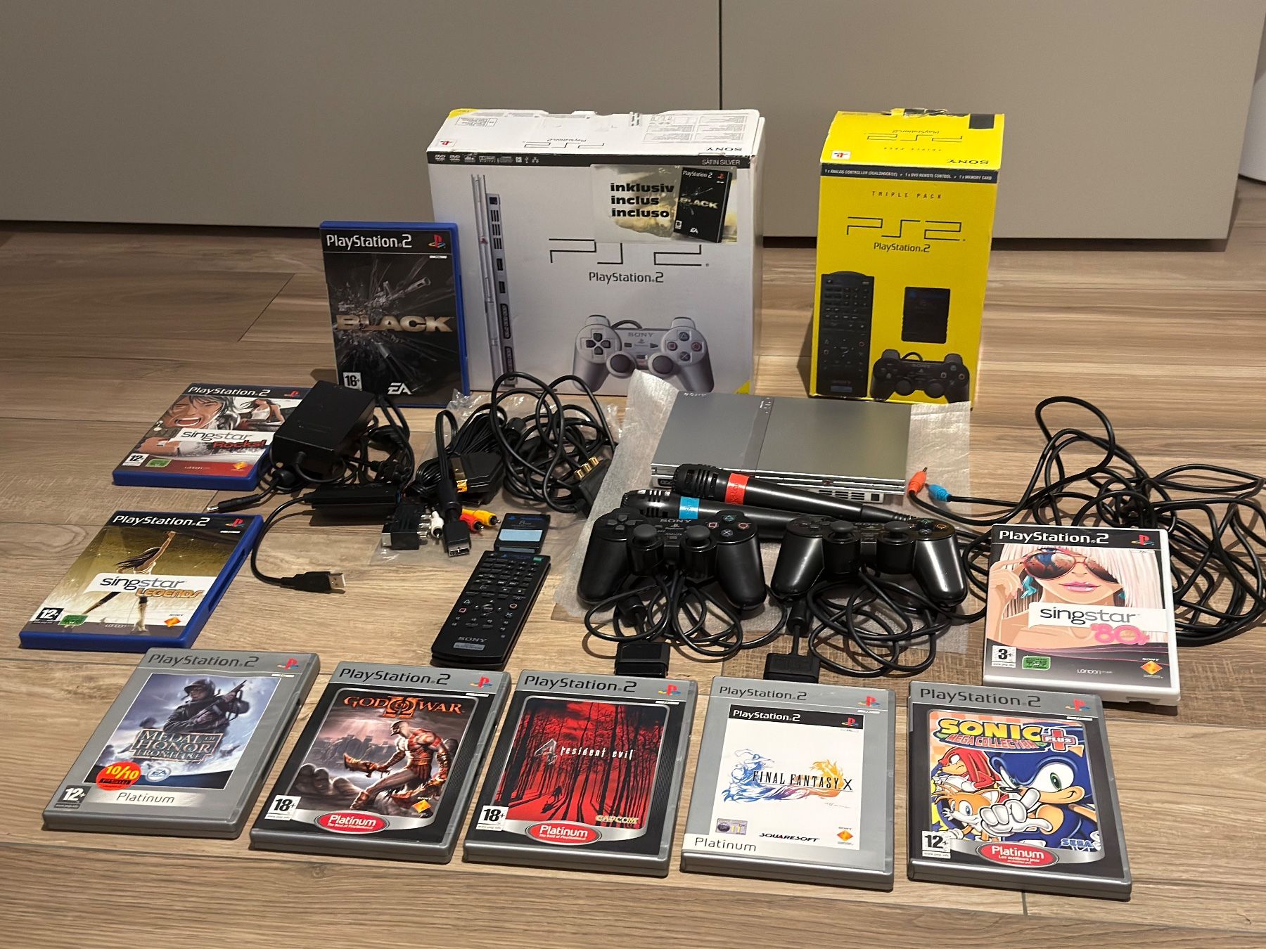 Sony Konsolen: PS2 Slim + 2 Dualshock + 9 jeux + Singstar + accessoires – Gebraucht aus Chardonne von FrankDiesel