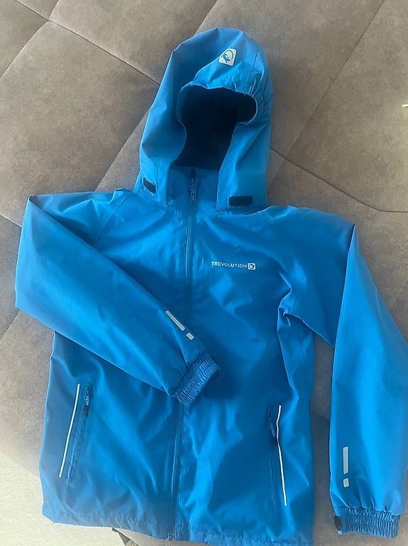Jacken & Mäntel: Regenjacke Trevolution – Gebraucht aus Winterthur von Ursati