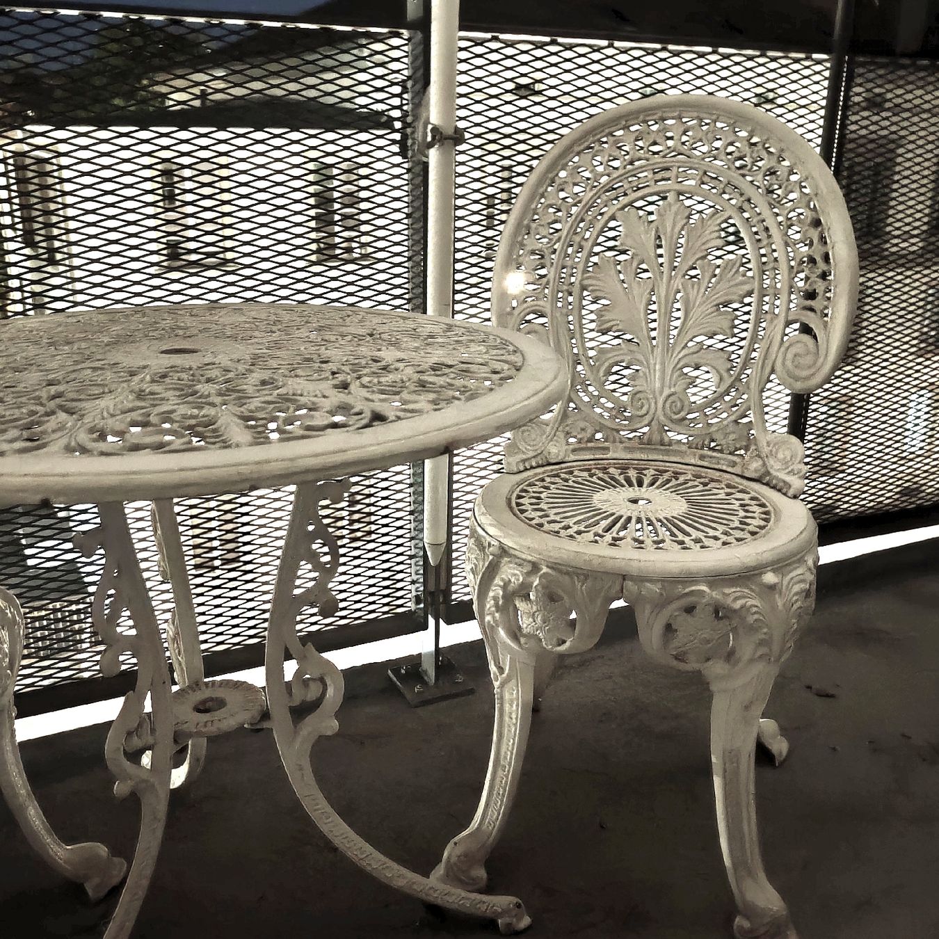 Set di tavolo e panche: Ensemble de jardin en fonte, Table + 2 ch. – Usato da Biel/Bienne venduto da notfun 1