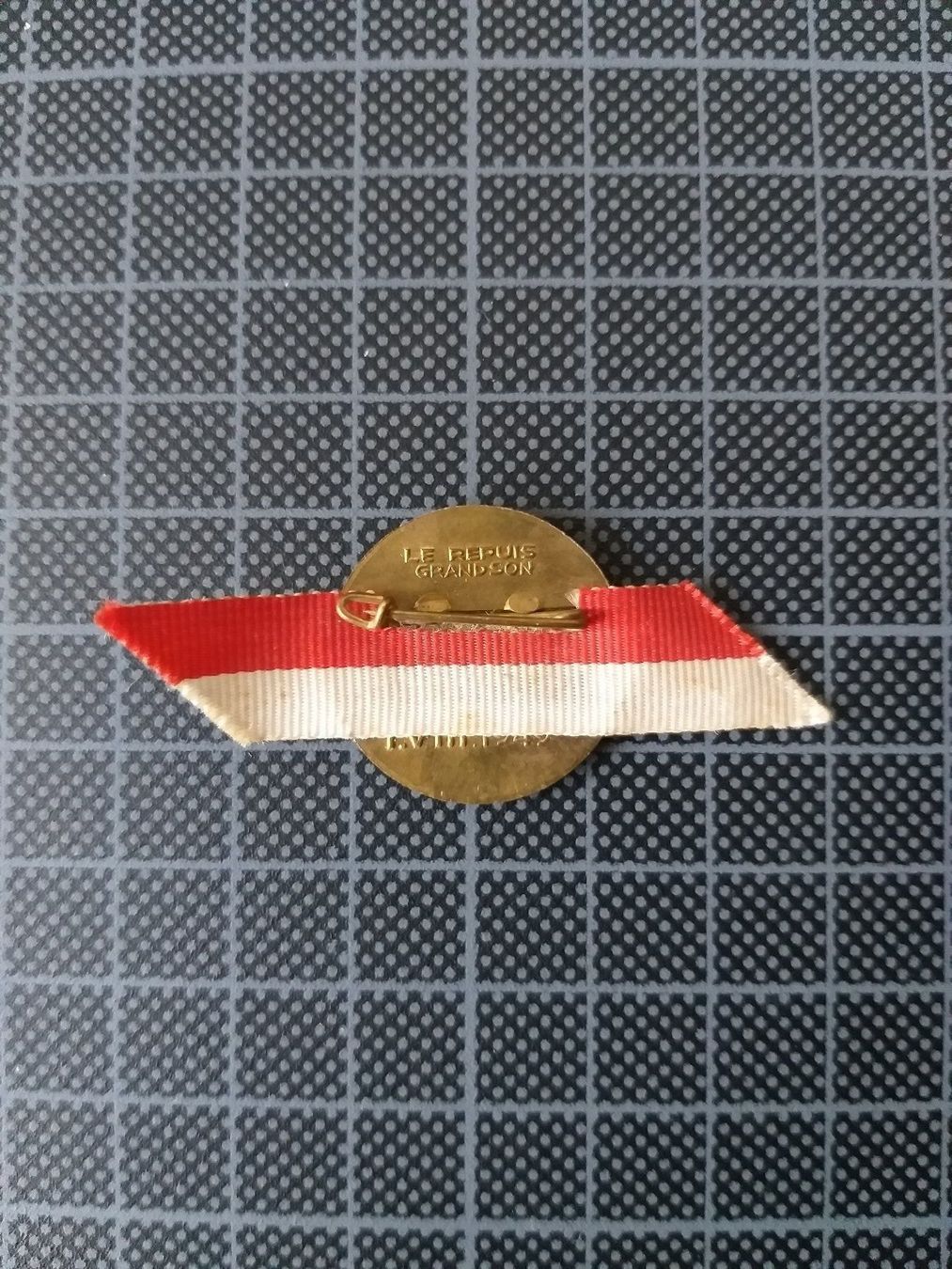 Placchette & Badge: 1. August Abzeichen 1949 mit Seidenband – Usato da Bauma venduto da SwissMilitaria 1