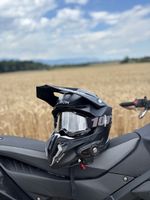 Crosshelm Airoh Twist 3 mit Sena 30k und Brille 