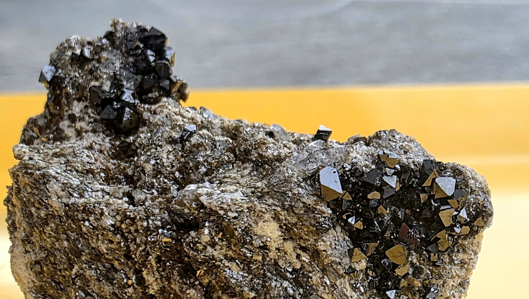Minerali & Pietre curative: 4x Binntal Spezis. Magnetit - Rutil Pseudomorphose. Calzit. – Usato da Glis venduto da nbu_65ys 8