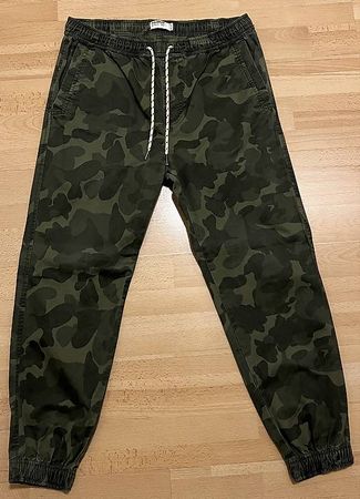 Pull & Bear Hose ( Militär Muster )