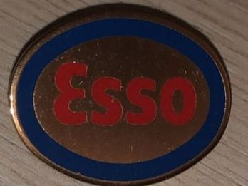 Esso Placchette & Badge: Vends Pin's Esso – Usato da Corpataux venduto da pfi_27t6