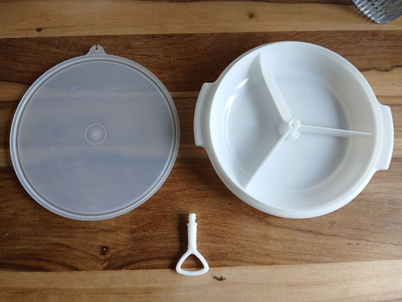 Tupperware Contenitori & Simili: Tupperware Divided Dish With Lid and Handle – Usato da Dübendorf venduto da rol_fm6d