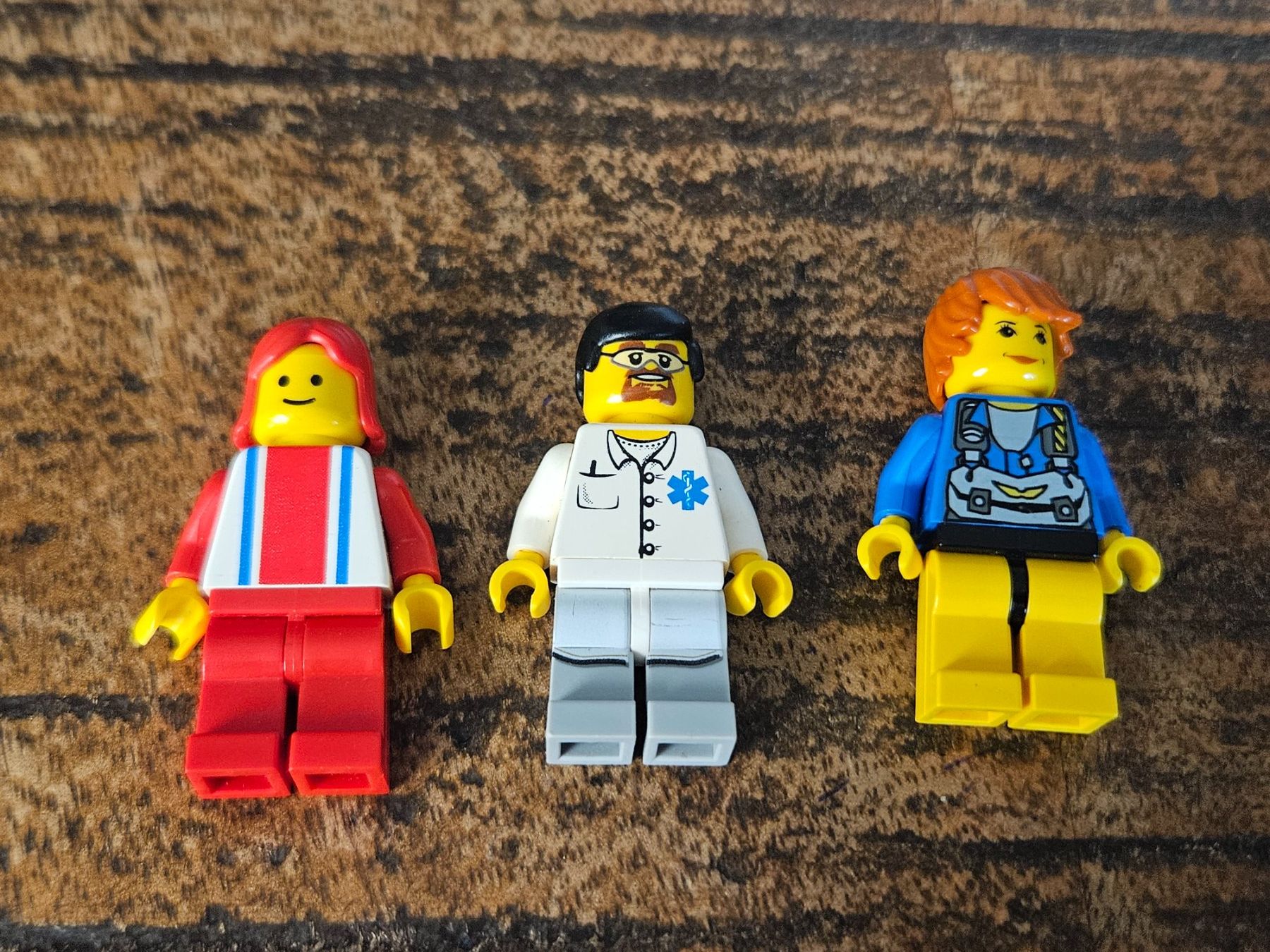 Lego Kit di costruzioni: lego lot de 3 figurines – Usato da Confignon venduto da Ecrofigs