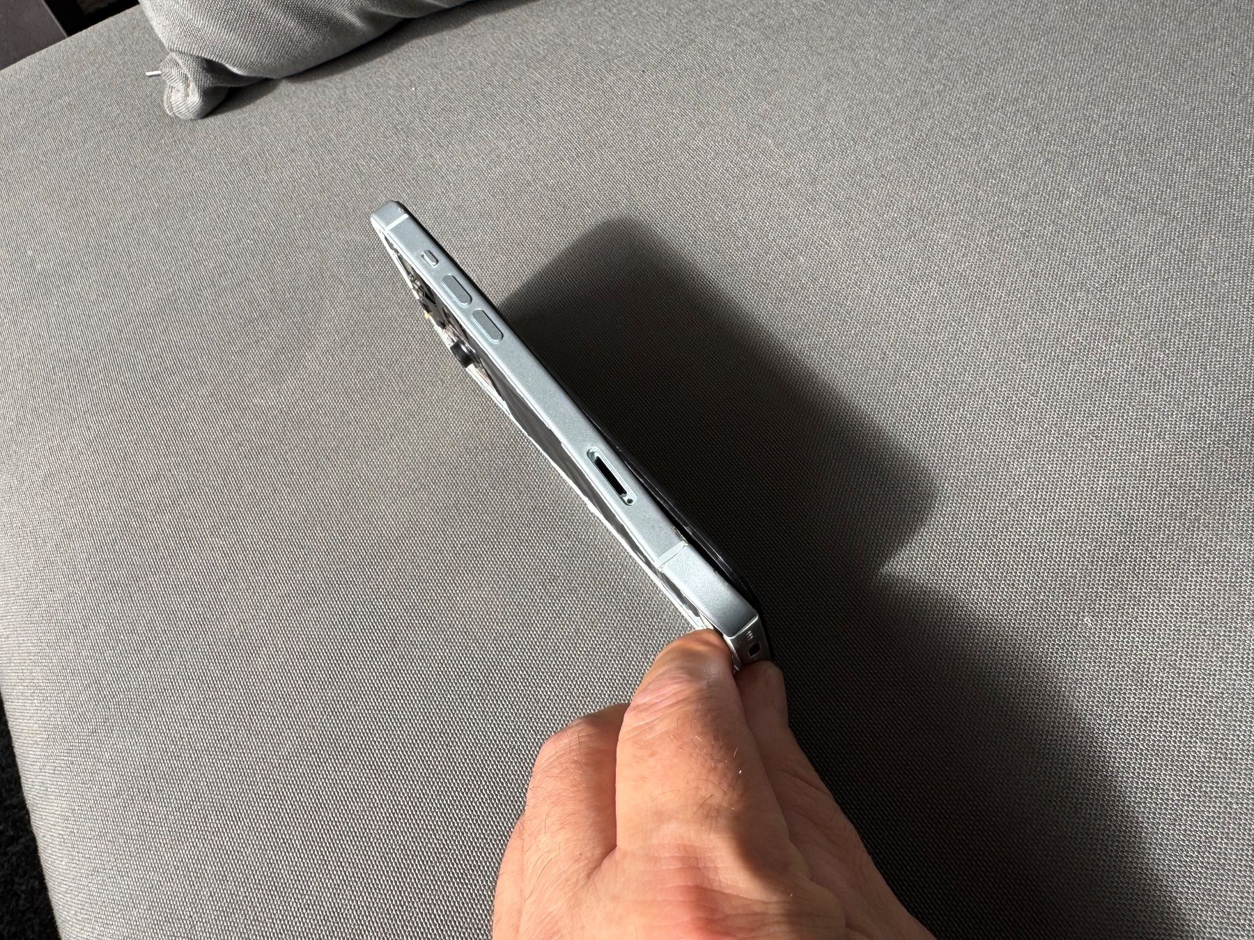Apple Portables: Apple iPhone 15 – Défectueux à Lausanne par Denis- 4