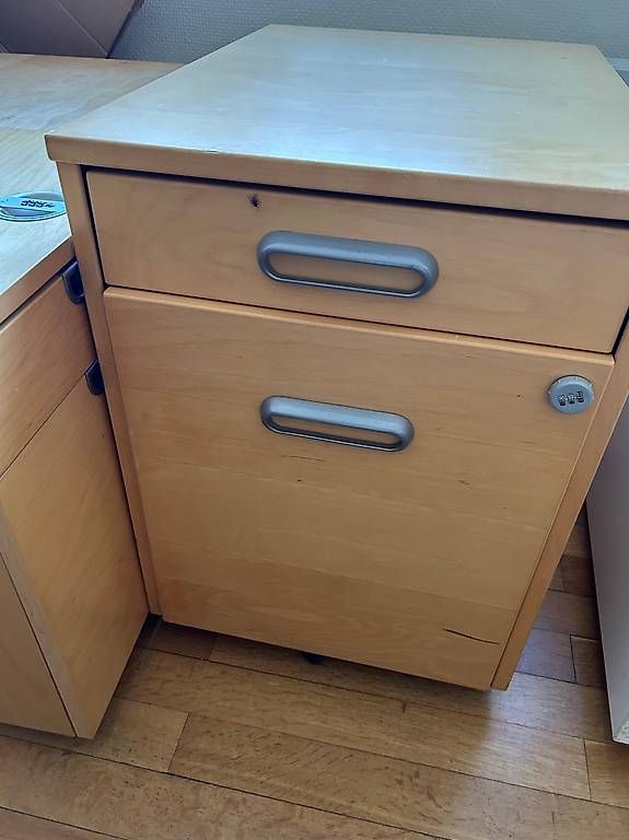Banconi: Caisson de bureau mobile | 3 tiroirs + 1 pour dossiers – Usato da Lucens venduto da e-com.RNr 3
