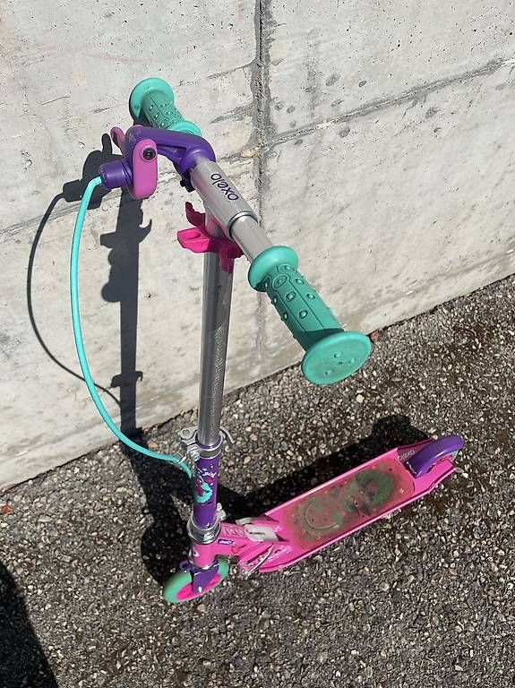 Fahrzeuge für Kinder: Trottinette enfant pliable rose – Gebraucht aus Yverdon-les-Bains von Xtofprod01 2