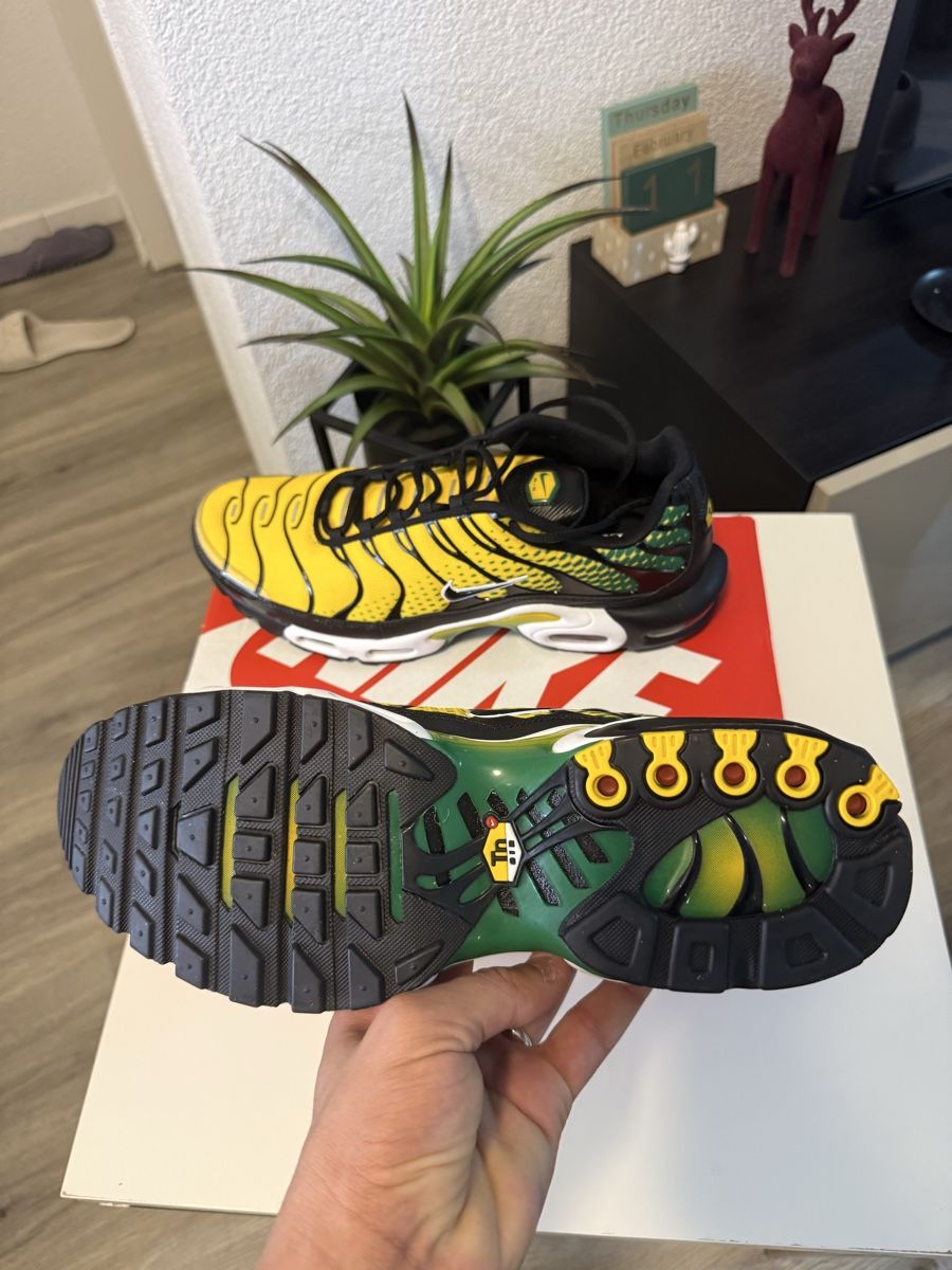 Nike Scarpe da uomo: Nike TN Air Max Plus jaune/noir pointure 45.5 – Nuovo e nell'imballaggio originale da Urtenen-Schönbühl venduto da Big.sanad 1