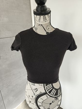 kurzes, schwarzes T-Shirt, Top von Bershka XS