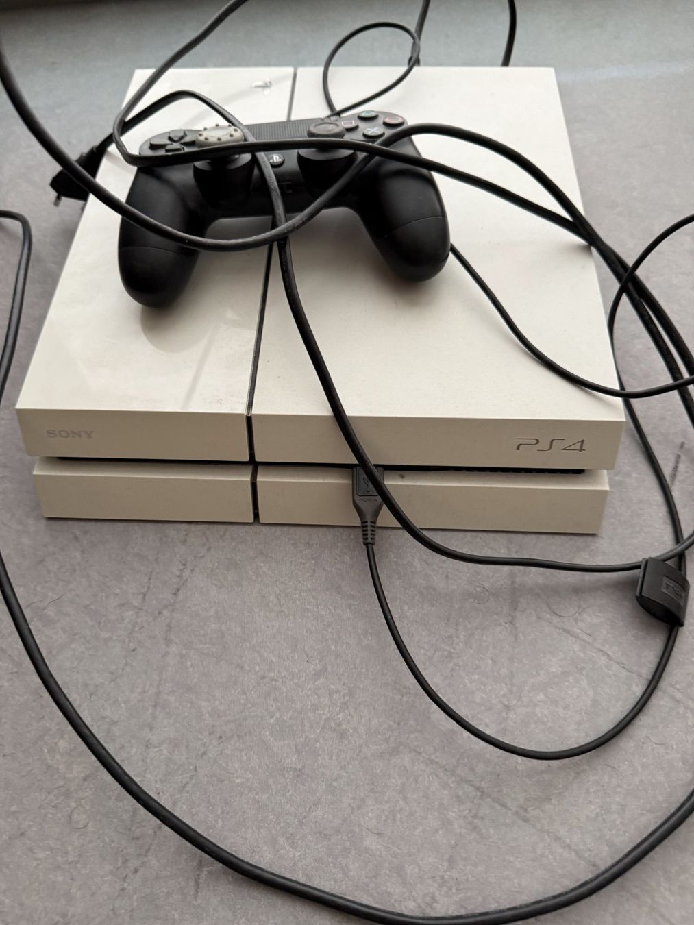 Sony Consoles: Sony Playstation 4 (PS4) – D'occasion à Fällanden par Roli12