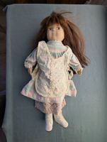 Nostalgische Stoffpuppe, mit Sessel und Halter, ca. 50cm