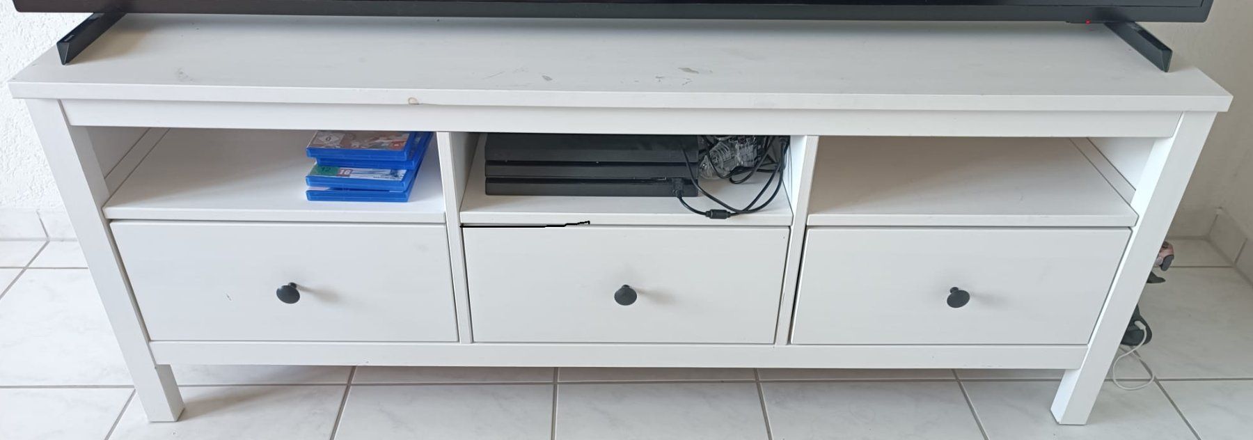 Ikea Mobili TV: TV-Möbel weiss mit 3 Schubladen – Usato da Aarau venduto da eli_s82v