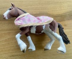 Schleich Pferd 13809 Clydesdale Stute mit Decke TOP Zustand