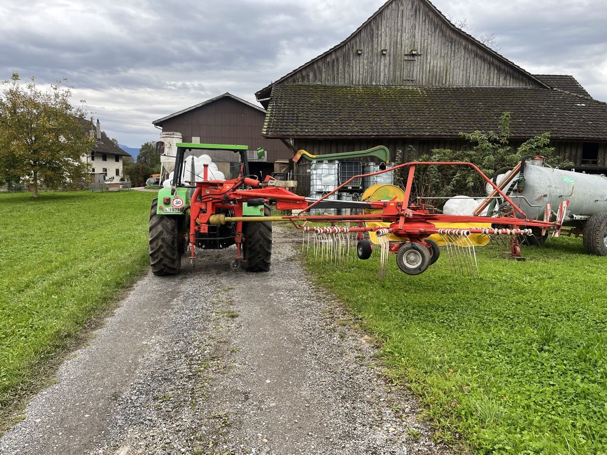 Pöttinger Raccolta foraggio grezzo: Kreiselschwader /Seitenschwader – Usato da Dürnten venduto da