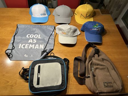 5 Caps und 3 Bags