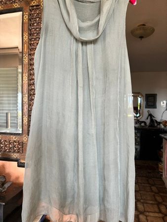 robe été - pure soie - modèle italien   taille 36-38-verte .