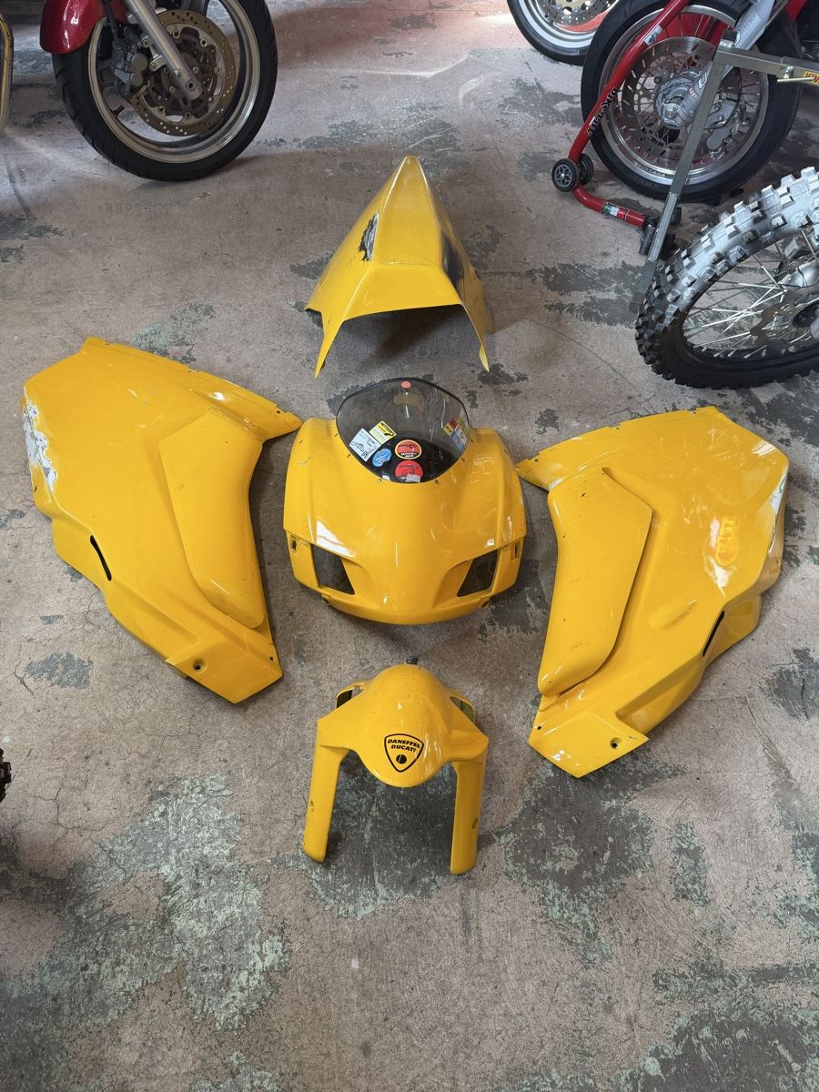 Toutes les pièces détachées moto: Rennverschalung Ducati 999/749 – D'occasion à Zürich par E.M79 2