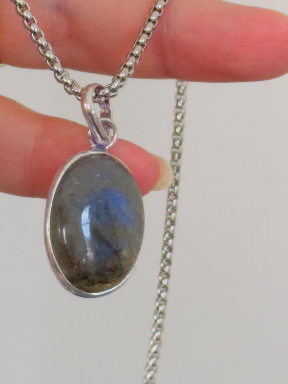 Ketten: Fashionable labradorite necklace – Neu und originalverpackt aus Genève von AGBERG 7