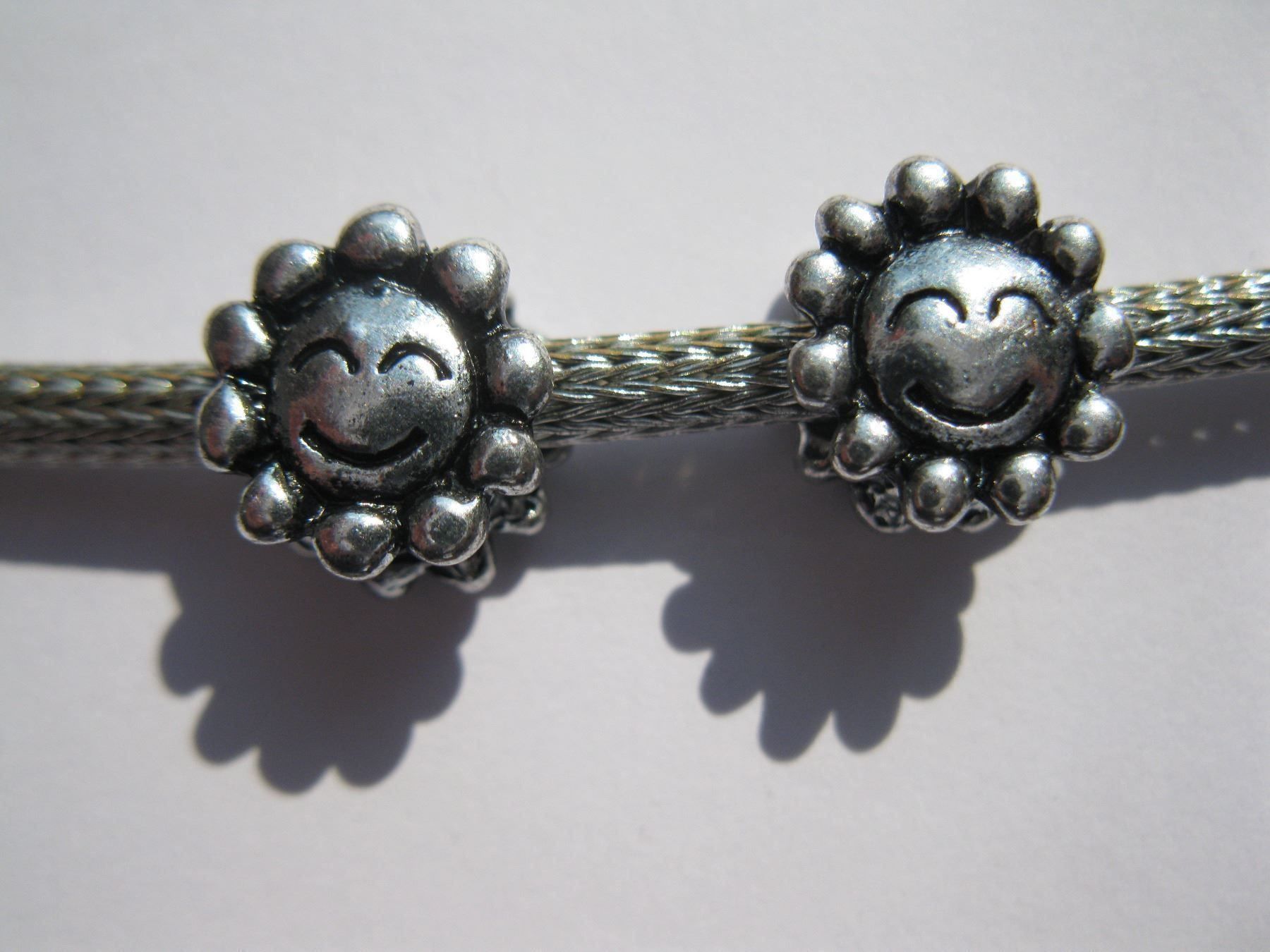 Perlen (unechte): 2 Metallperlen, Beads, Grosslochperlen Sonne – Neu und originalverpackt aus St. Margarethen TG von LuanaKa