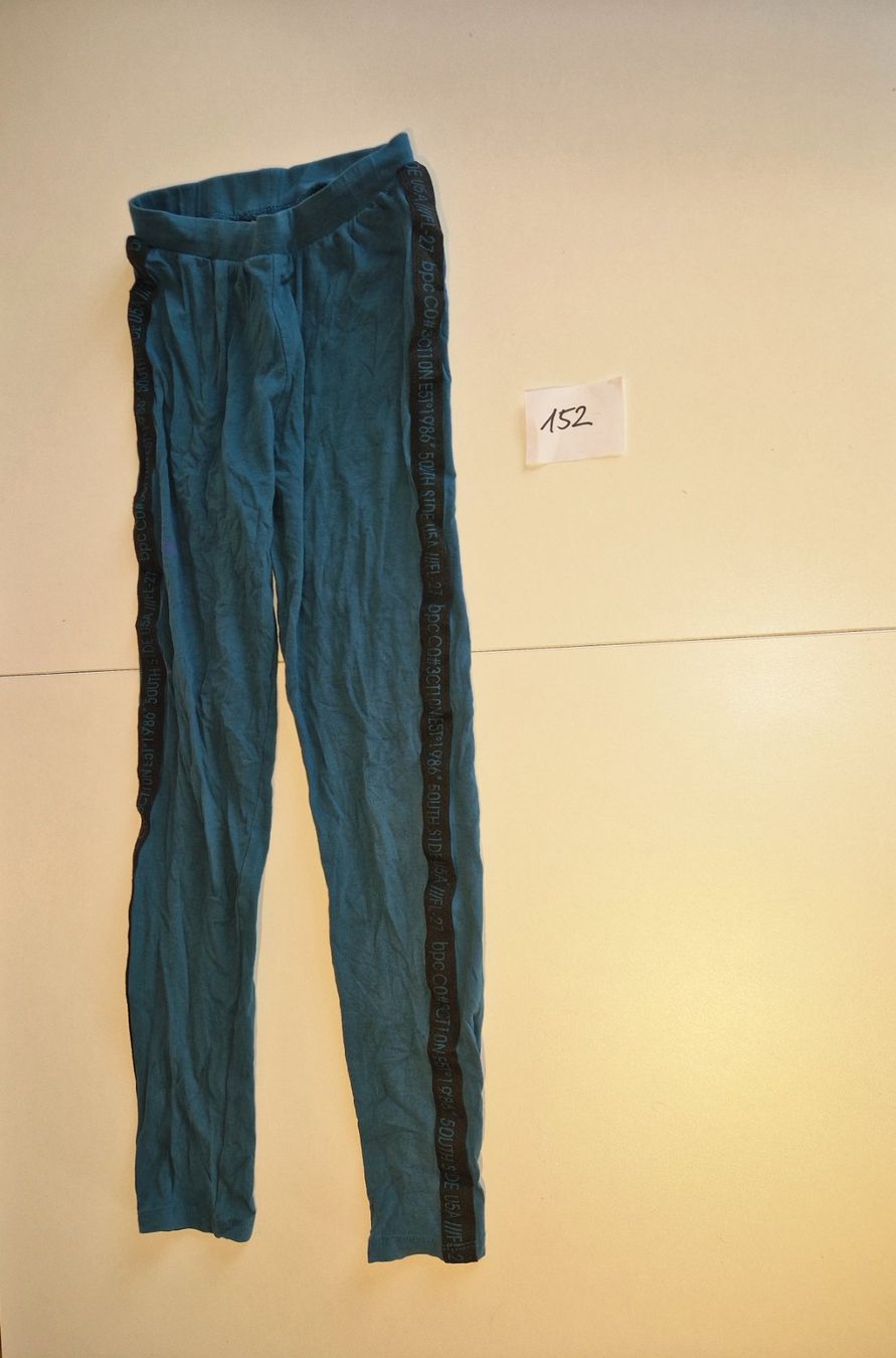Pantalons: Hose Grösse 152 – D'occasion à Stüsslingen par white_angel86