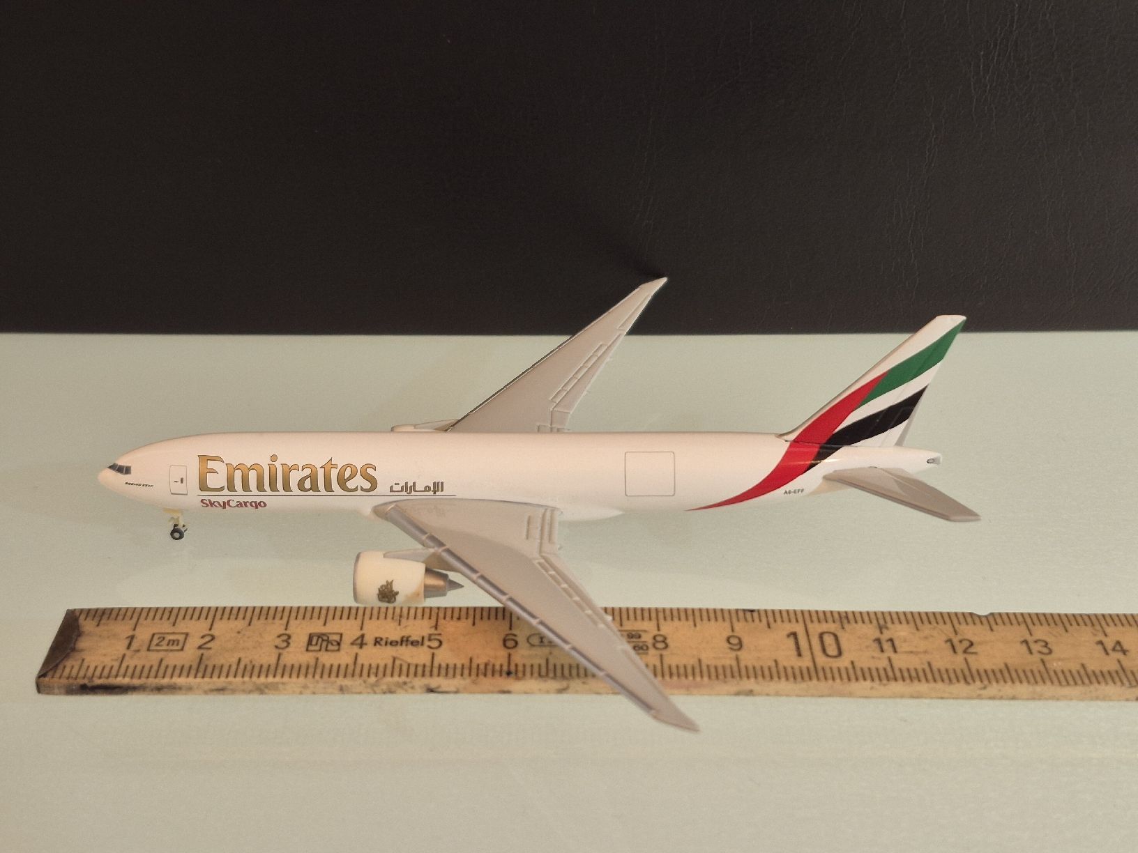 Boeing Kit di modellismo & Modellini statici: Emirates Sky Cargo 1:500 – Usato da Uetendorf venduto da myhome12 3