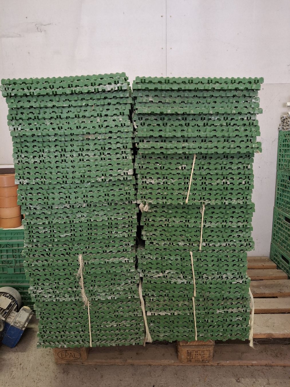 Bodenbeläge: Robuste Platten für draussen, grün – Gebraucht aus Thayngen von KingJulien16 2