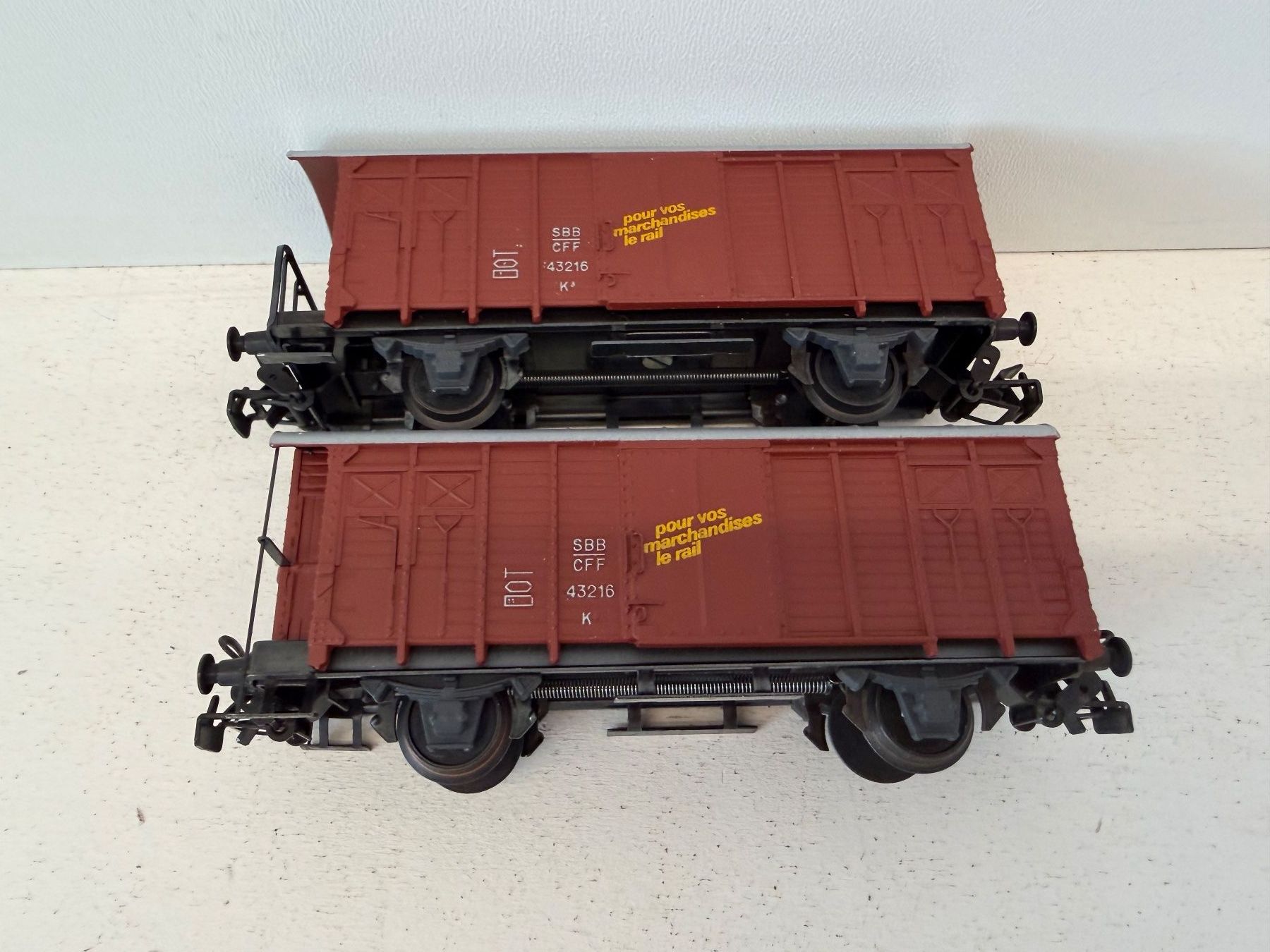 Hag Modelleisenbahnen: 2er Set gedeckte Güterwagen HAG 300 + 305 – Gebraucht aus Büsserach von ModellbahnDepot 2