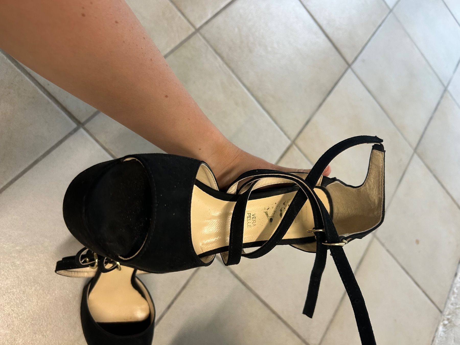 Damenschuhe: Elegante Schwarze Schuhe – Gebraucht aus Zürich von Valentinastoira1 2