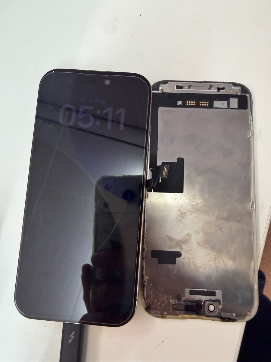 Apple Telefoni cellulari / Smartphones: Apple iPhone 16Pro Display beschädigt 256 GB Graphite – Usato da Büetigen venduto da Daevu.a 1
