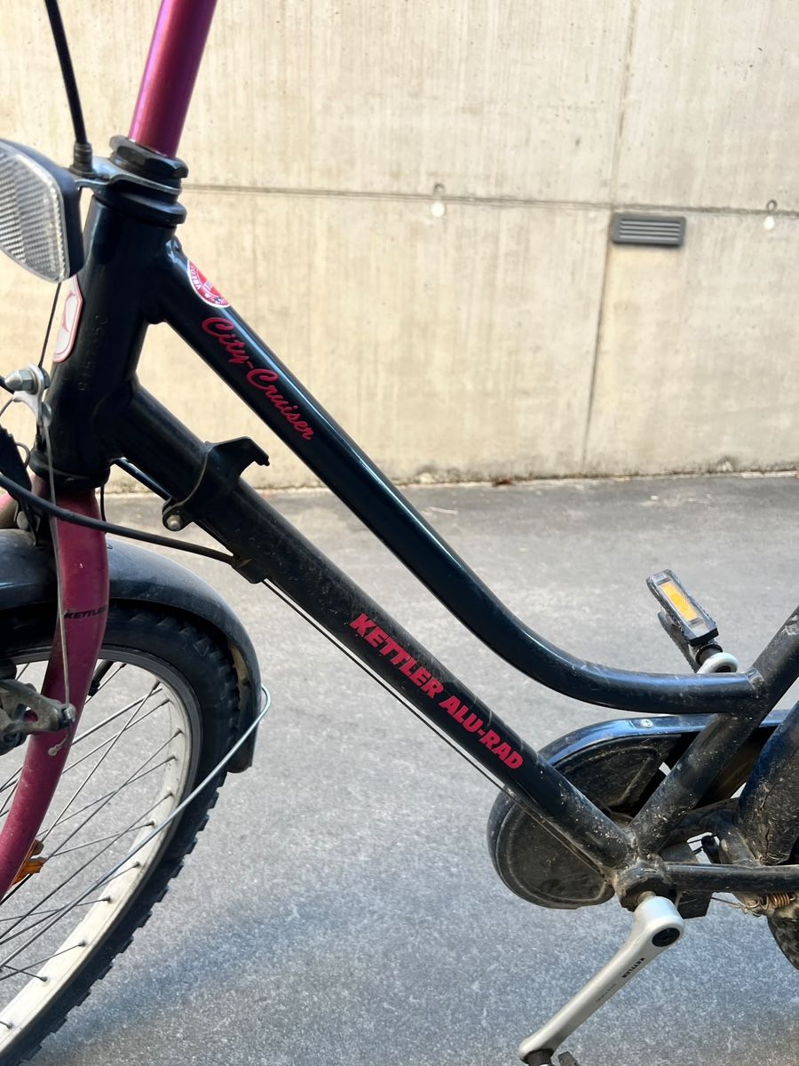 Biciclette: Damenvelo schwarz mit Gepäckträger – Usato da Diepoldsau venduto da bellepastell 2