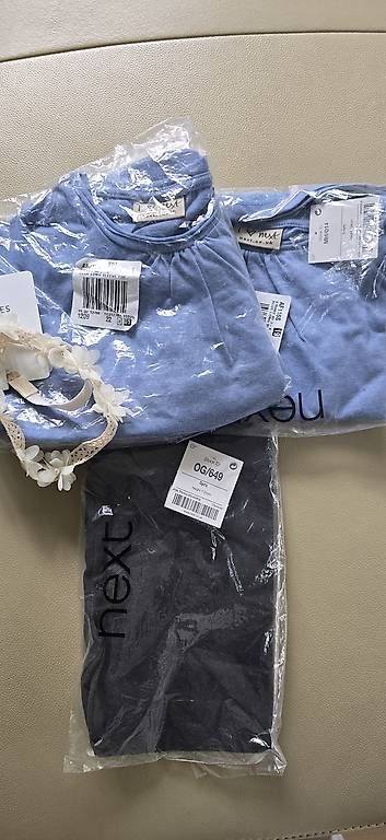Kleiderpakete & -sets: zwei T-Shirts, Leggings, Haarband – Gebraucht aus Zürich von joo_hrd5 2