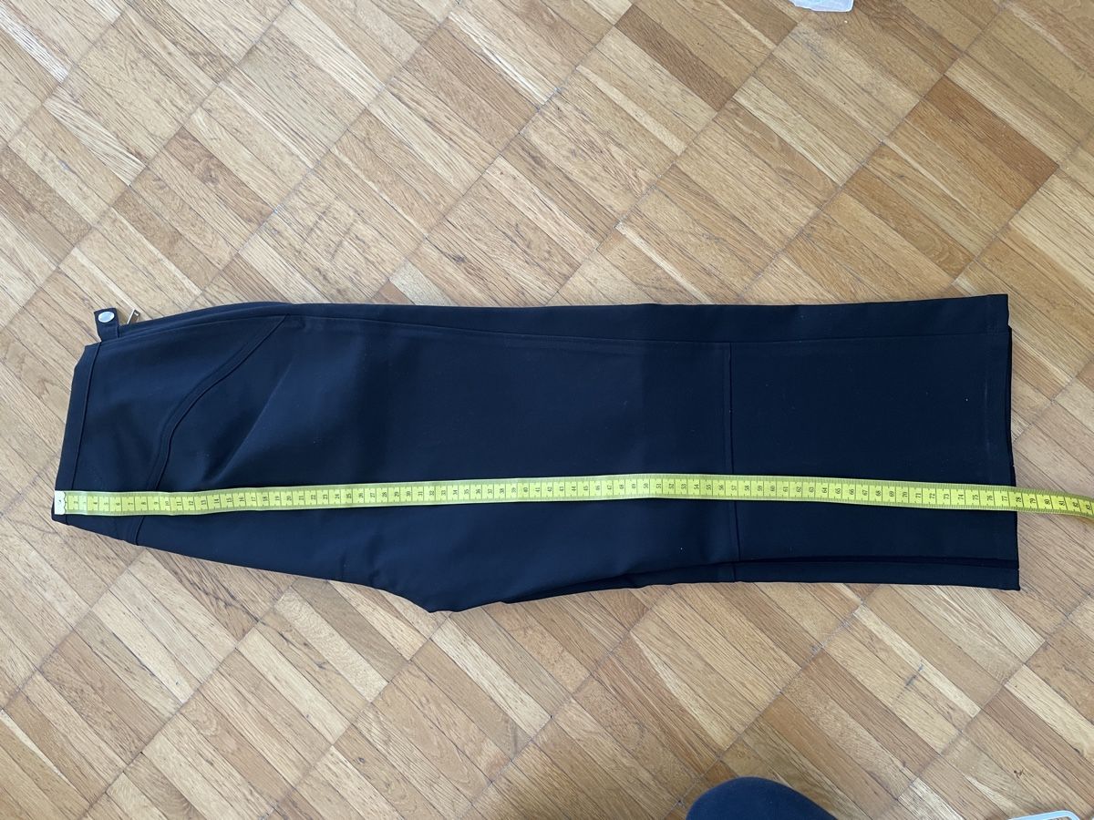Cos Pantaloni: COS Slim Capri Trousers Black - size 36 – Nuovo e nell'imballaggio originale da Neuchatel venduto da shi_9fzw 4