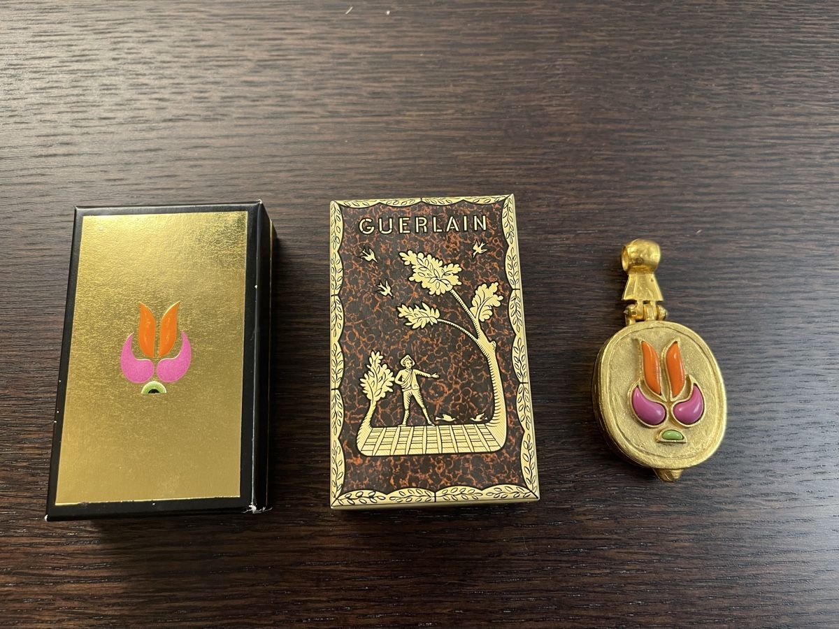 Guerlain Parfum & Eau de Toilette: Médaillon Guerlin et 2 coffrets de miniatures. – Gebraucht aus Genève von jos_fm7m