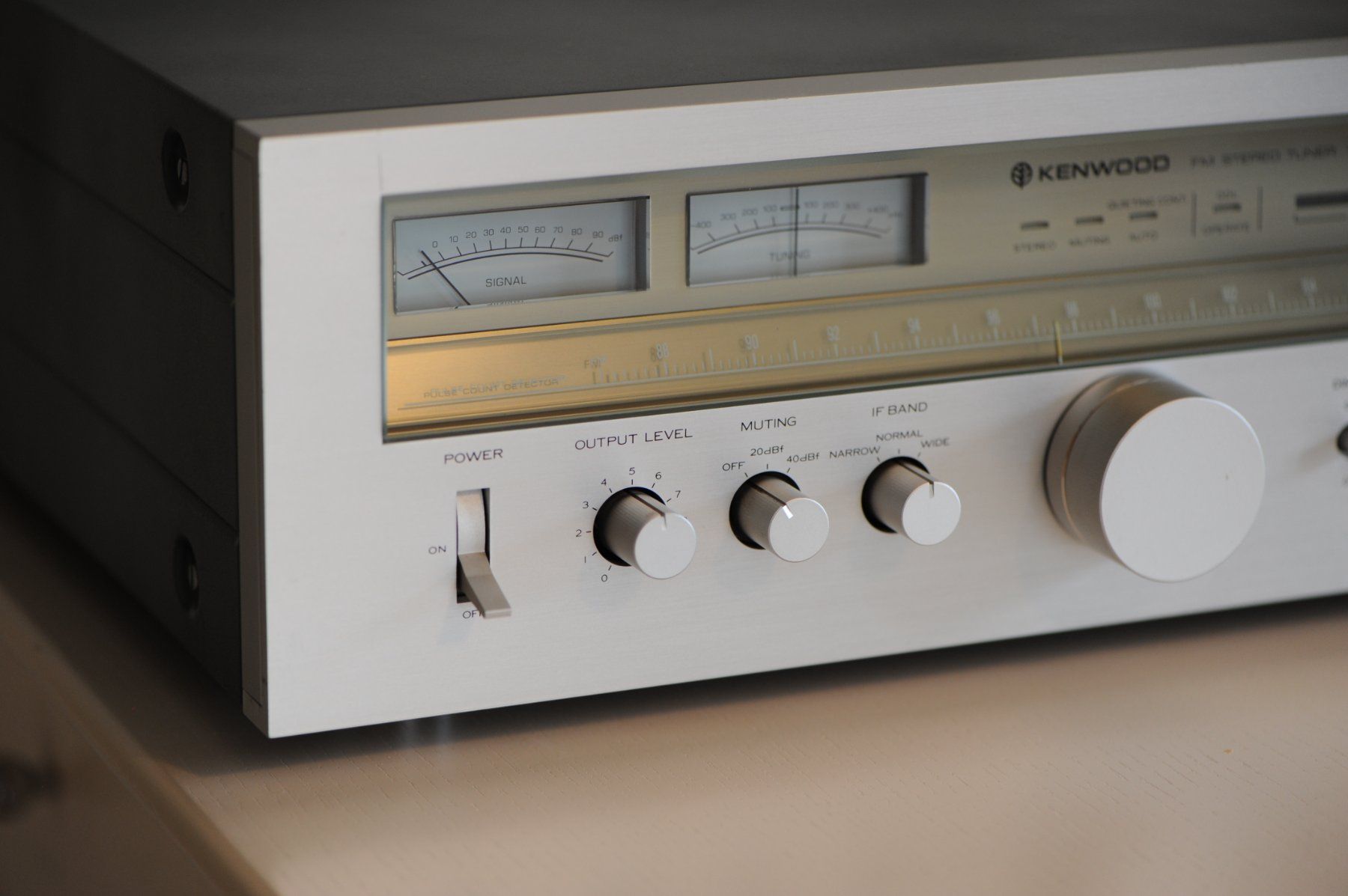 Kenwood Radio: KENWOOD KT-917 - Referenztuner – Usato da Zürich venduto da Prathama 2