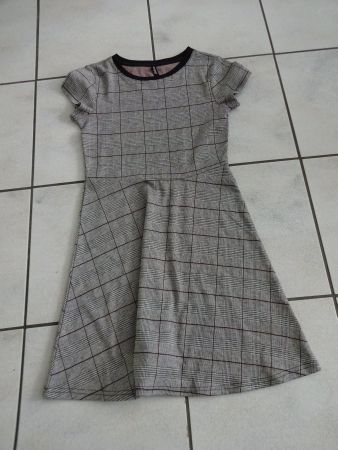Modisches Kleid/Page