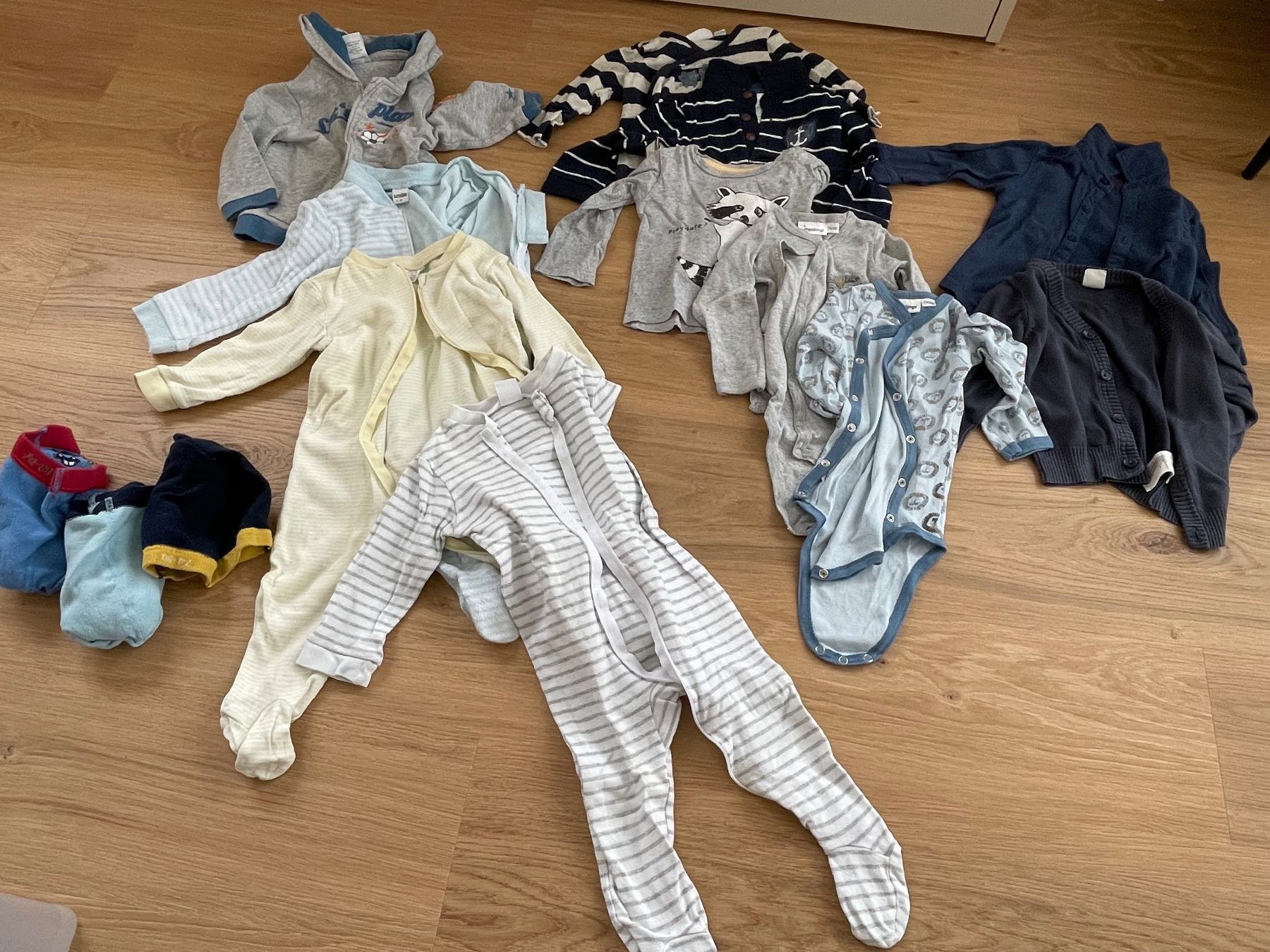 Lotti & Set di vestiti: Jungen Kleiderpaket Gr 74 – Usato da Ibach venduto da murmeli1899