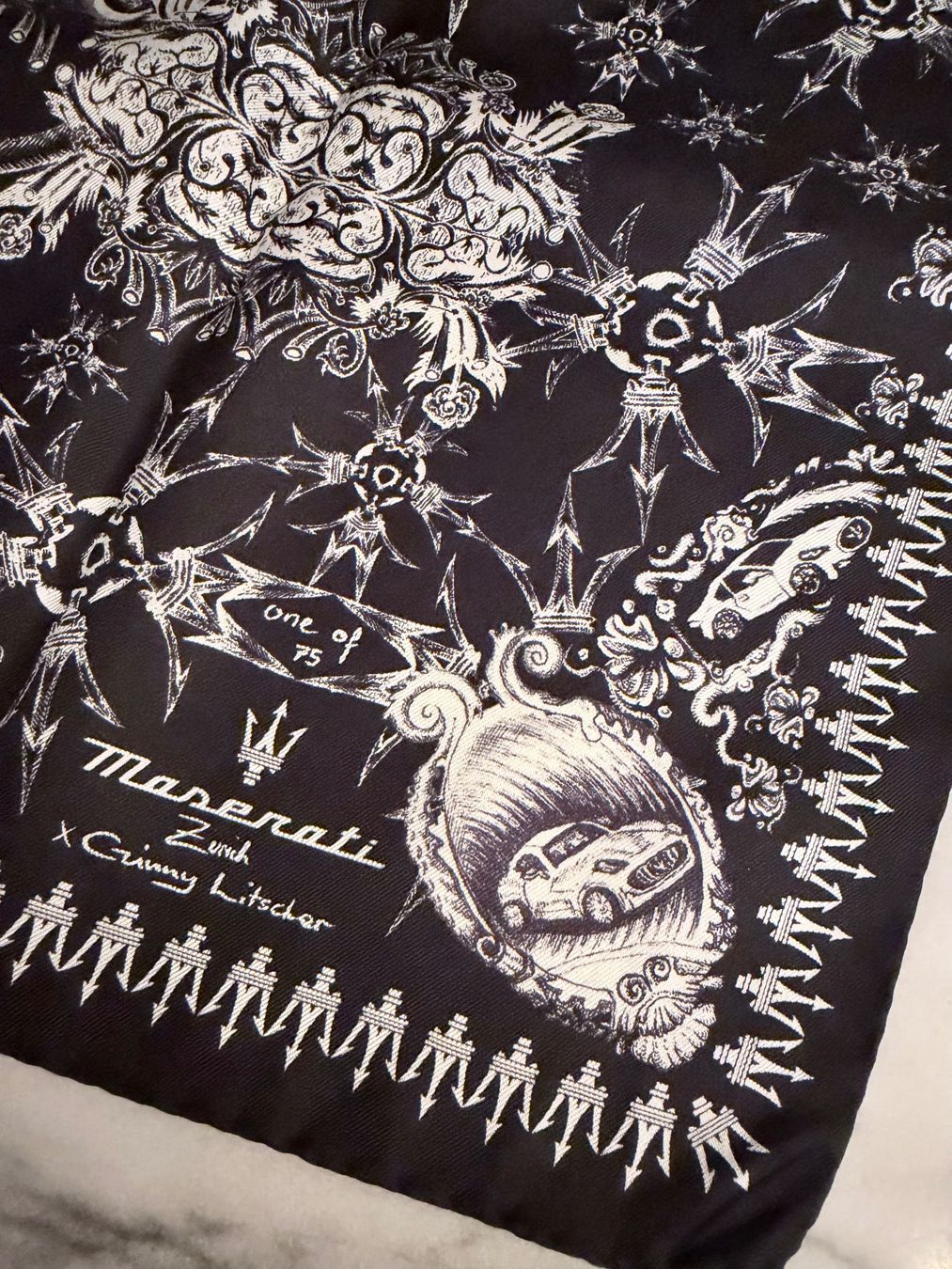 Foulard & Sciarpe: Seidentuch by Ginny Litscher for Maserati – Nuovo e nell'imballaggio originale da Zürich venduto da Secretwish007 1