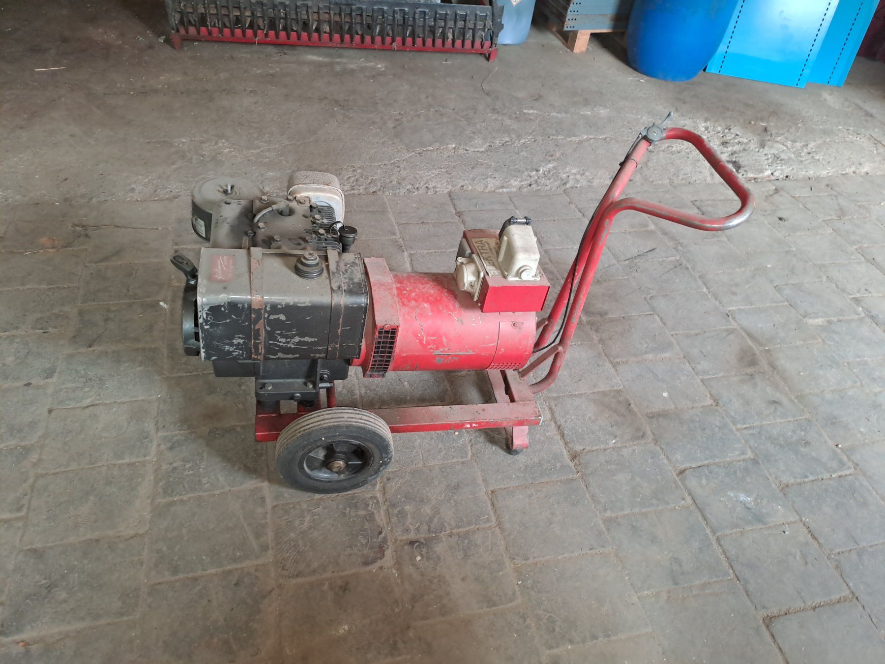 Generatori di corrente: Benzin Notstrom Aggregat mit Briggs+Stratton Motor – Difettoso da Turbenthal venduto da speedtech 1
