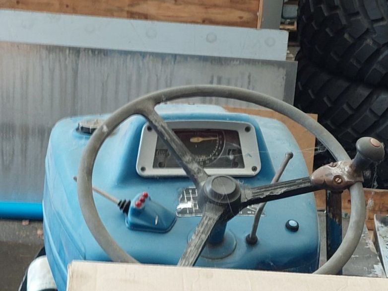 Ford Trattori: Traktor Ford 2000 ohne Motor - Ersatzteilträger – Difettoso da Thalheim AG venduto da Wernli5112 3