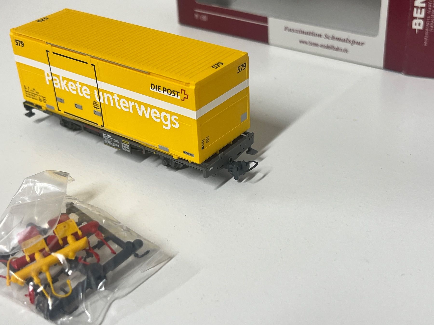 Bemo Modellini di ferrovie: Bemo Rhb  Postcontainer Nr.579 Pakete unterwegs – Nuovo e nell'imballaggio originale da Geroldswil venduto da TopTrain54 3