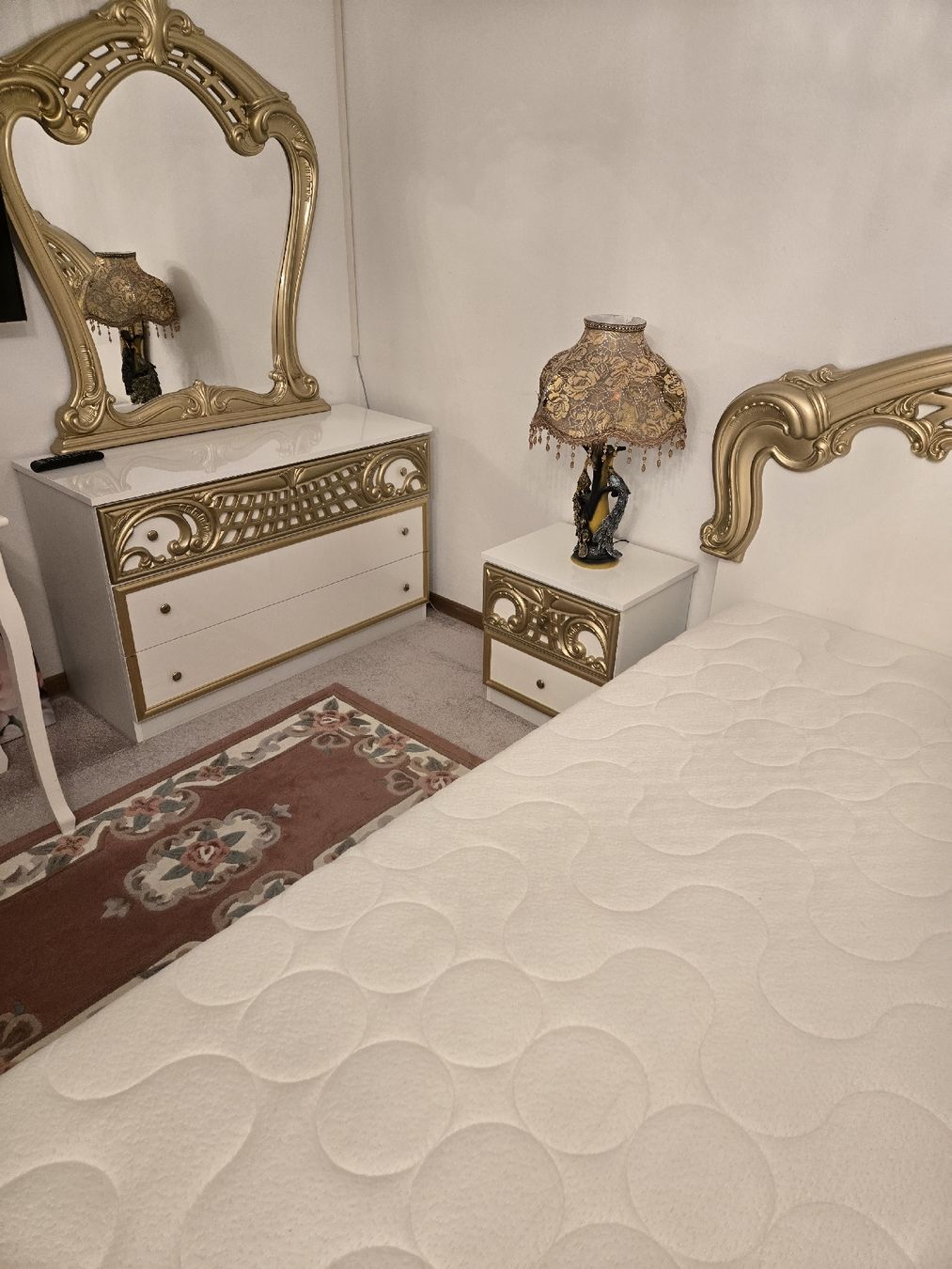 Betten: Schlafzimmer komplett.  – Gebraucht aus thun von Matina 2