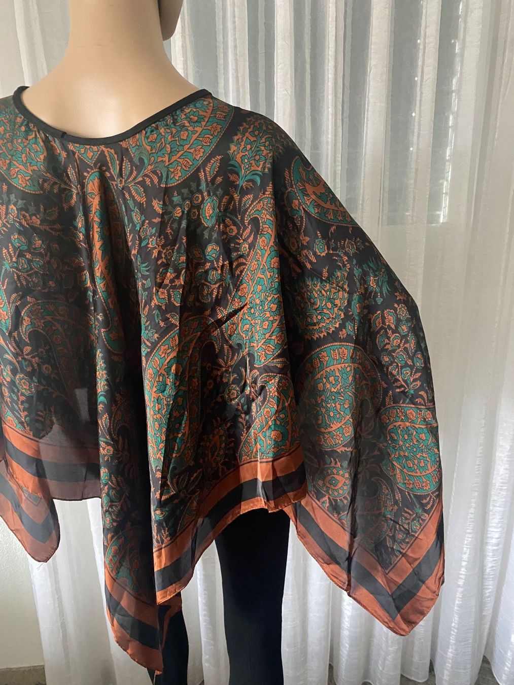 Camicette: edler/stylischer Blusen-Poncho,Silk-Feeling,1 Size – Nuovo e nell'imballaggio originale da Winkel venduto da ferrari2022 5
