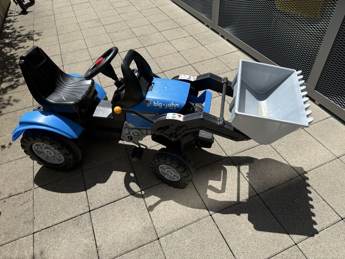 Big Veicoli per bambini: Tretauto Traktor Bagger Big-John XL mit Schaufel – Usato da Belp venduto da Zeyzey09 2