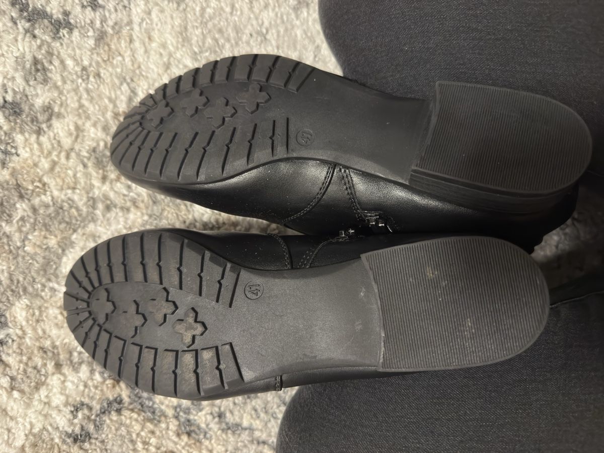 Scarpe da donna: Schwarze Stiefeletten mit Reissverschluss Gr. 41 – Nuovo e nell'imballaggio originale da Zürich venduto da Krikri21 2