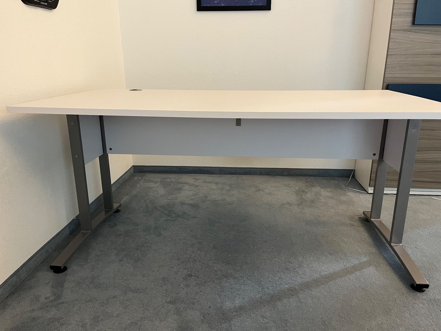Scrivanie: Bürotisch weiss mit Kabelkanal – Usato da Kaltbrunn venduto da tho_x6l5 8