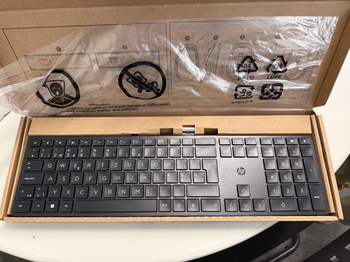 Hewlett Packard Claviers: HP Tastatur mit Maus 655 – Neuf avec emballage d'origine à St. Niklaus VS par DaDoLo
