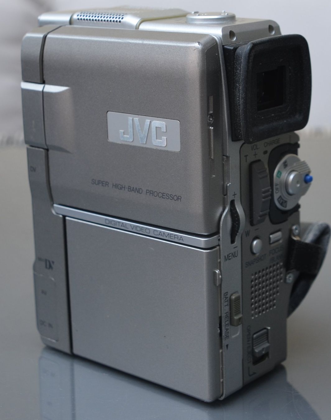 JVC Videocamere: JVC GR-DVX44E Camcorder MiniDV / caméscope – Usato da Collonges venduto da arashee 4
